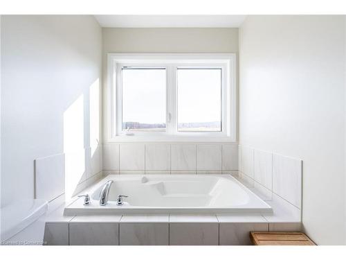 4163 Cherry Heights Boulevard, Lincoln, ON - Indoor Photo Showing Bathroom