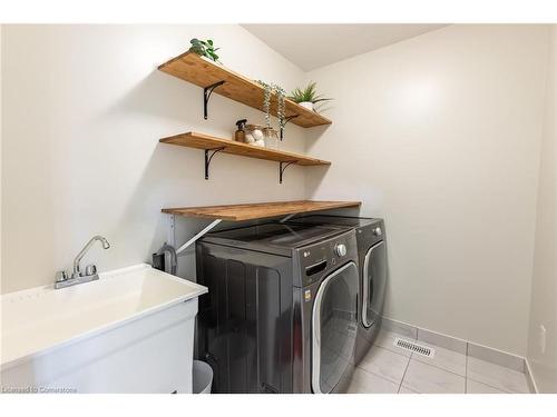 4163 Cherry Heights Boulevard, Lincoln, ON - Indoor Photo Showing Laundry Room