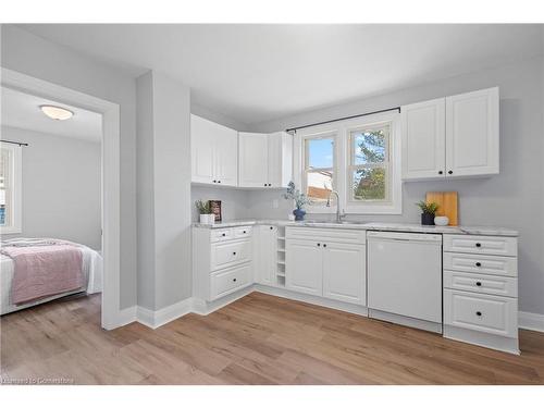 515 Deere Street, Welland, ON - Indoor Photo Showing Kitchen