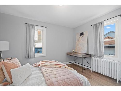 515 Deere Street, Welland, ON - Indoor Photo Showing Bedroom