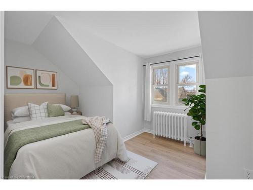 515 Deere Street, Welland, ON - Indoor Photo Showing Bedroom