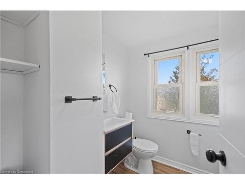 515 Deere Street, Welland, ON - Indoor Photo Showing Bathroom