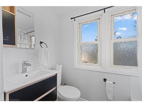 515 Deere Street, Welland, ON - Indoor Photo Showing Bathroom