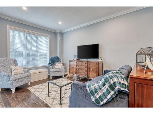 26 Summerberry Way, Hamilton, ON - Indoor Photo Showing Living Room