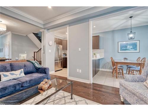 26 Summerberry Way, Hamilton, ON - Indoor Photo Showing Living Room