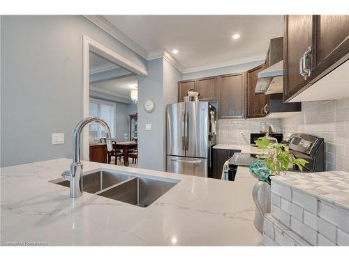 26 Summerberry Way, Hamilton, ON - Indoor Photo Showing Kitchen With Double Sink With Upgraded Kitchen