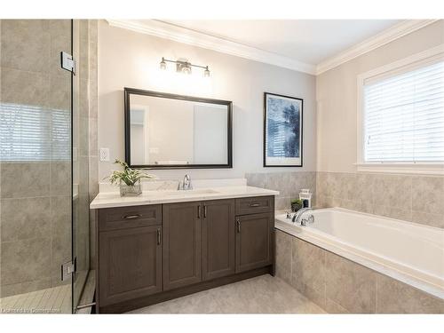 26 Summerberry Way, Hamilton, ON - Indoor Photo Showing Bathroom