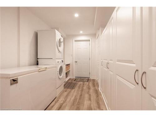 26 Summerberry Way, Hamilton, ON - Indoor Photo Showing Laundry Room