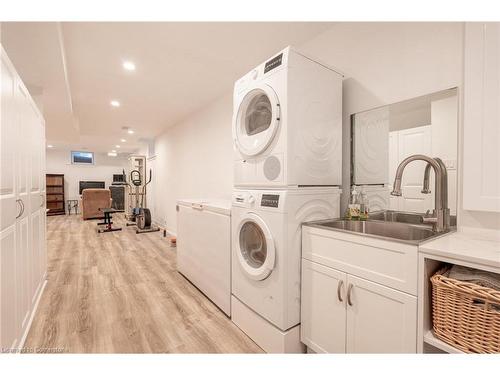 26 Summerberry Way, Hamilton, ON - Indoor Photo Showing Laundry Room