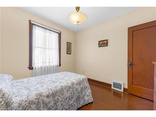 155 Walter Avenue S, Hamilton, ON - Indoor Photo Showing Bedroom