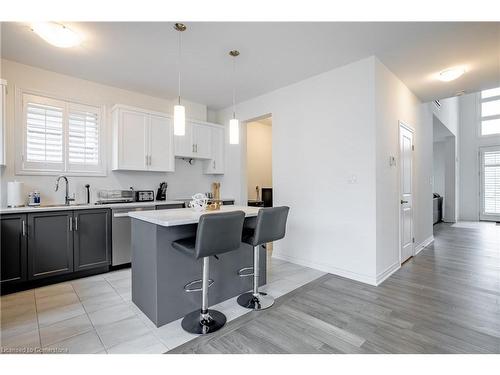 8101 Brookside Drive, Niagara Falls, ON - Indoor Photo Showing Kitchen With Upgraded Kitchen