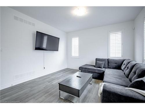 8101 Brookside Drive, Niagara Falls, ON - Indoor Photo Showing Living Room