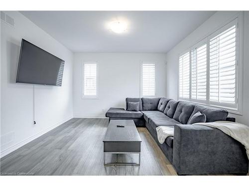 8101 Brookside Drive, Niagara Falls, ON - Indoor Photo Showing Living Room