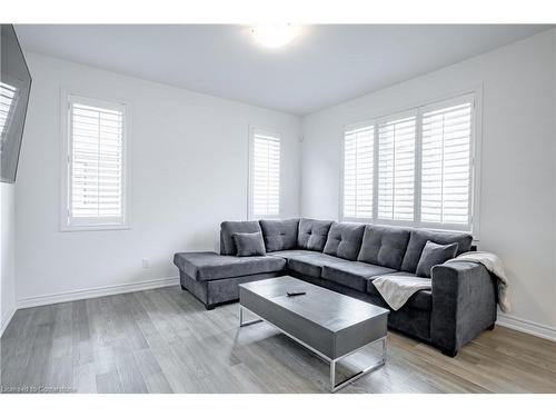 8101 Brookside Drive, Niagara Falls, ON - Indoor Photo Showing Living Room