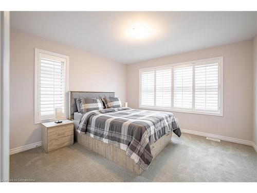 8101 Brookside Drive, Niagara Falls, ON - Indoor Photo Showing Bedroom