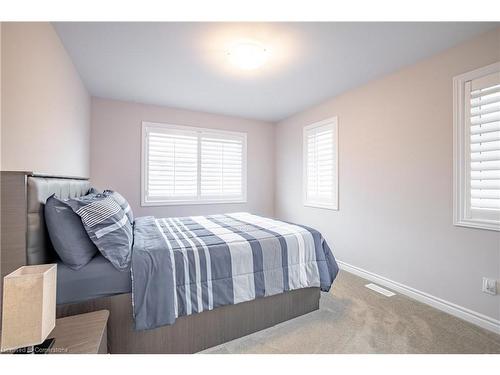 8101 Brookside Drive, Niagara Falls, ON - Indoor Photo Showing Bedroom