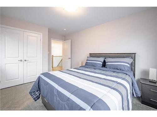 8101 Brookside Drive, Niagara Falls, ON - Indoor Photo Showing Bedroom