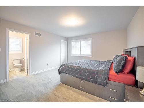 8101 Brookside Drive, Niagara Falls, ON - Indoor Photo Showing Bedroom