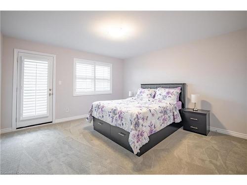 8101 Brookside Drive, Niagara Falls, ON - Indoor Photo Showing Bedroom