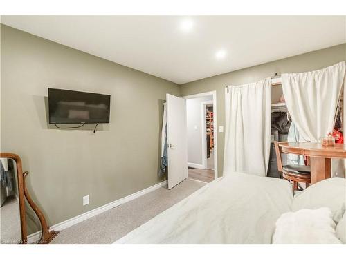 8523 Dickenson Road, Mount Hope, ON - Indoor Photo Showing Bedroom