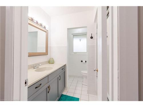 8523 Dickenson Road, Mount Hope, ON - Indoor Photo Showing Bathroom