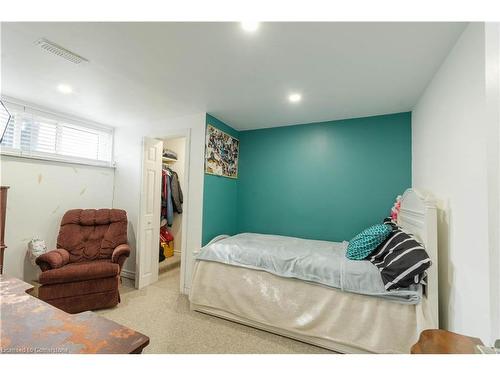 8523 Dickenson Road, Mount Hope, ON - Indoor Photo Showing Bedroom