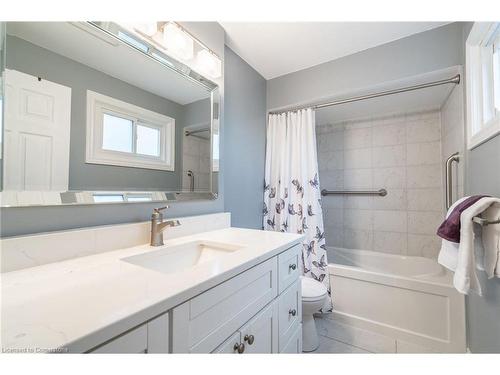 29 Sarasota Avenue, Hamilton, ON - Indoor Photo Showing Bathroom