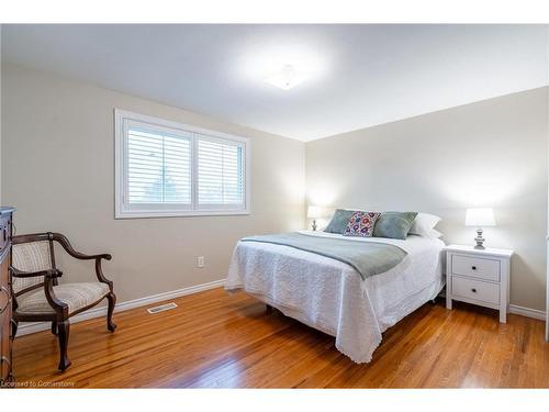 29 Sarasota Avenue, Hamilton, ON - Indoor Photo Showing Bedroom