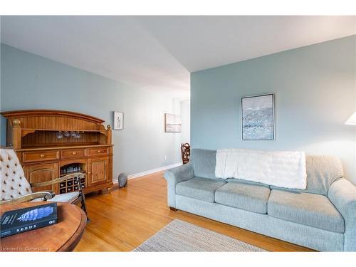 29 Sarasota Avenue, Hamilton, ON - Indoor Photo Showing Living Room