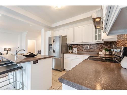 71 Chamomile Drive, Hamilton, ON - Indoor Photo Showing Kitchen