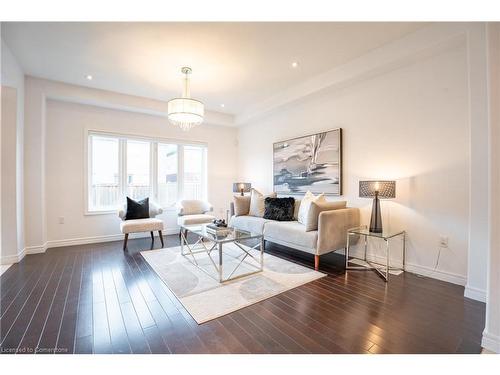 71 Chamomile Drive, Hamilton, ON - Indoor Photo Showing Living Room