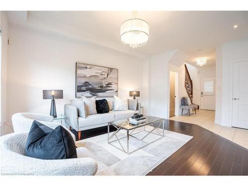 71 Chamomile Drive, Hamilton, ON - Indoor Photo Showing Living Room