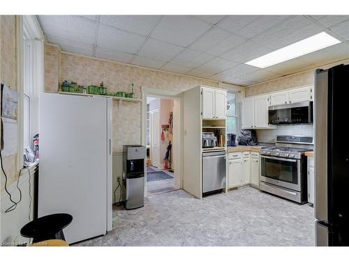 94 Sutherland Street W, Caledonia, ON - Indoor Photo Showing Kitchen