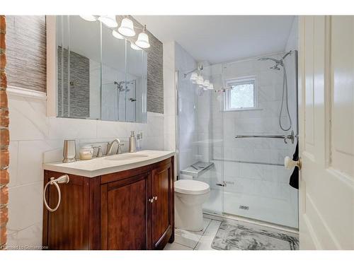 94 Sutherland Street W, Caledonia, ON - Indoor Photo Showing Bathroom