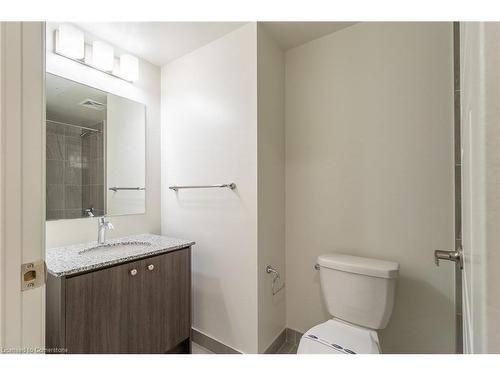 201-1415 Dundas Street E, Oakville, ON - Indoor Photo Showing Bathroom