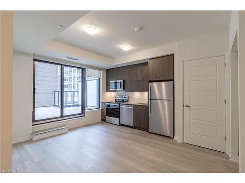 201-1415 Dundas Street E, Oakville, ON - Indoor Photo Showing Kitchen