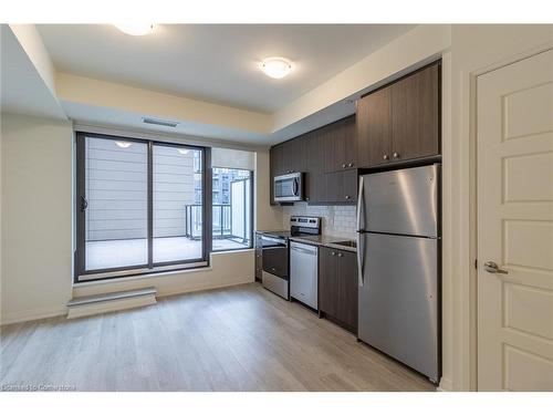 201-1415 Dundas Street E, Oakville, ON - Indoor Photo Showing Kitchen