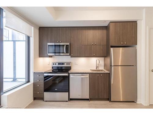 201-1415 Dundas Street E, Oakville, ON - Indoor Photo Showing Kitchen With Upgraded Kitchen