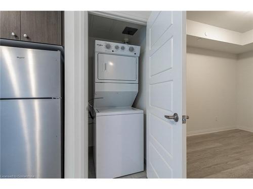 201-1415 Dundas Street E, Oakville, ON - Indoor Photo Showing Laundry Room