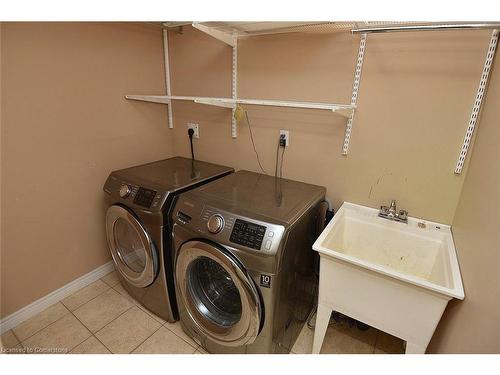 11-25 Hamilton Street South Street, Waterdown, ON - Indoor Photo Showing Laundry Room