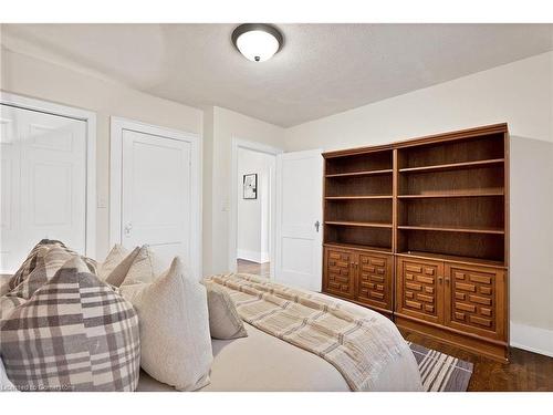 295 Plains Road W, Burlington, ON - Indoor Photo Showing Bedroom