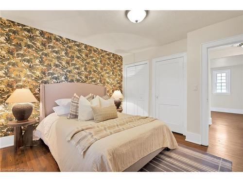 295 Plains Road W, Burlington, ON - Indoor Photo Showing Bedroom