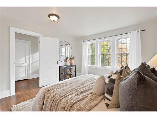 295 Plains Road W, Burlington, ON - Indoor Photo Showing Bedroom