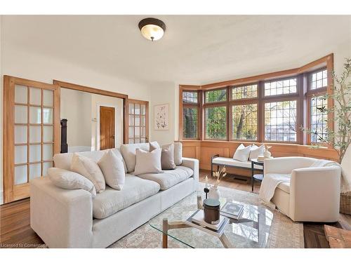 295 Plains Road W, Burlington, ON - Indoor Photo Showing Living Room