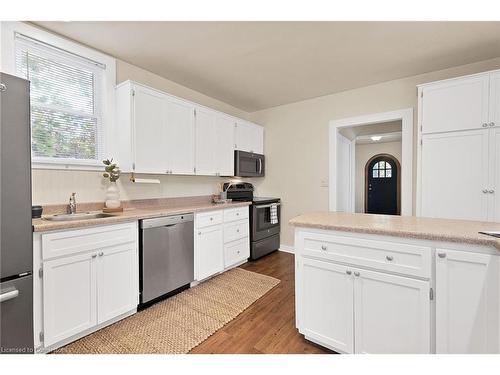 295 Plains Road W, Burlington, ON - Indoor Photo Showing Kitchen