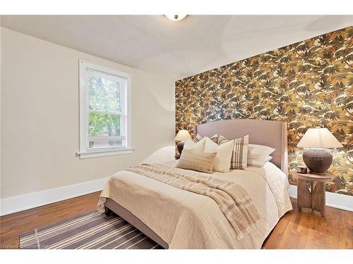 295 Plains Road W, Burlington, ON - Indoor Photo Showing Bedroom