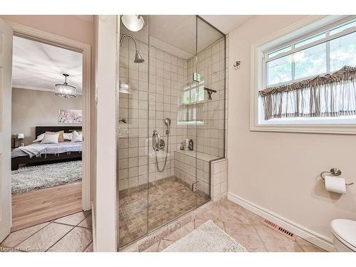 203 Penn Drive, Burlington, ON - Indoor Photo Showing Bathroom