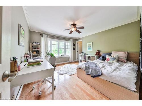 203 Penn Drive, Burlington, ON - Indoor Photo Showing Bedroom