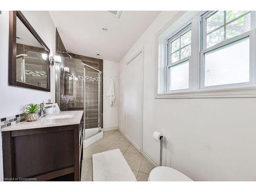 203 Penn Drive, Burlington, ON - Indoor Photo Showing Bathroom