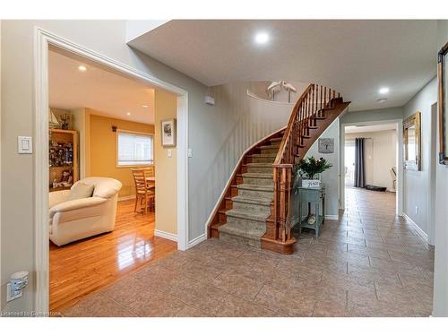 46 Hawkswood Trail, Hamilton, ON - Indoor Photo Showing Living Room